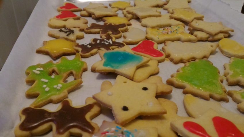 Biscotti Di Natale In Pasta Frolla.Biscotti Di Pasta Frolla Al Limone Natalizi Con Glassa All Acqua E Cioccolato