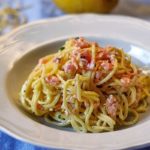 Spaghetti con salmone al profumo di limone ricetta primo piatto veloce