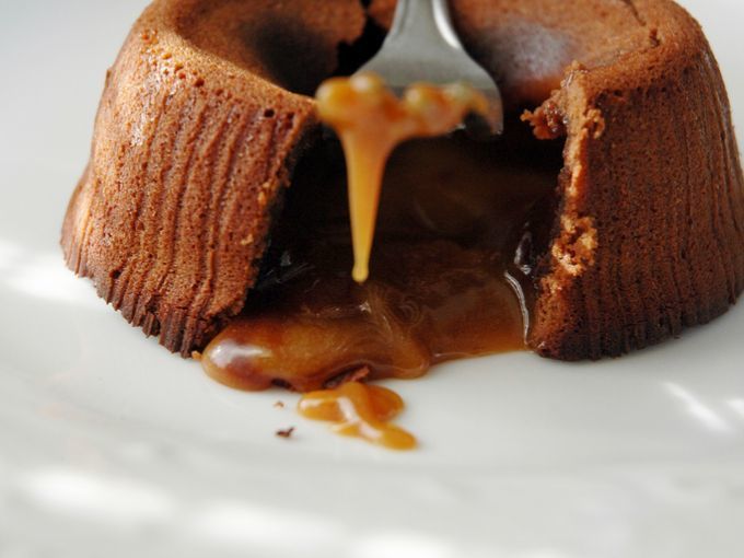 Tortini al cioccolato con cuore al caramello ricetta incucinaconte